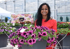 Sirekit met haar persoonlijke favoriet, de Tea Magneta VEIN.